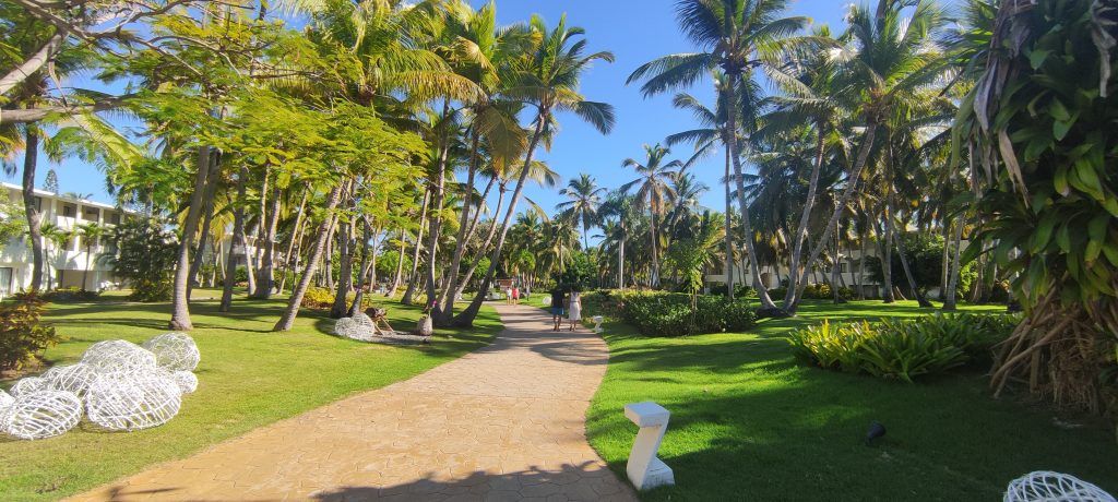 Camino a la habitación - Resort Punta Cana