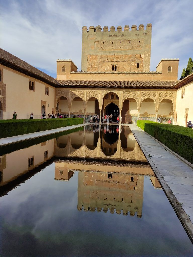 Interior de la Alhambra (17 lugares imprescindibles que ver en Andalucía)