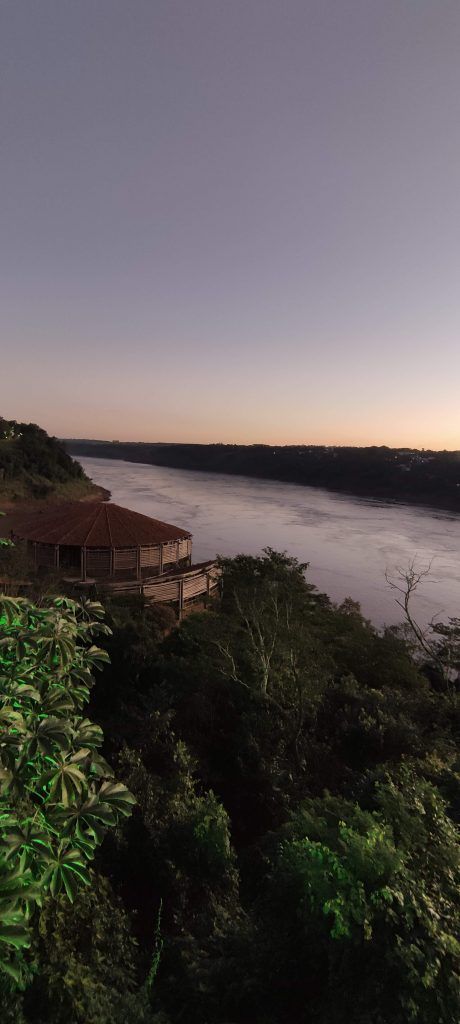 Río de las 3 fronteras en Iguazú