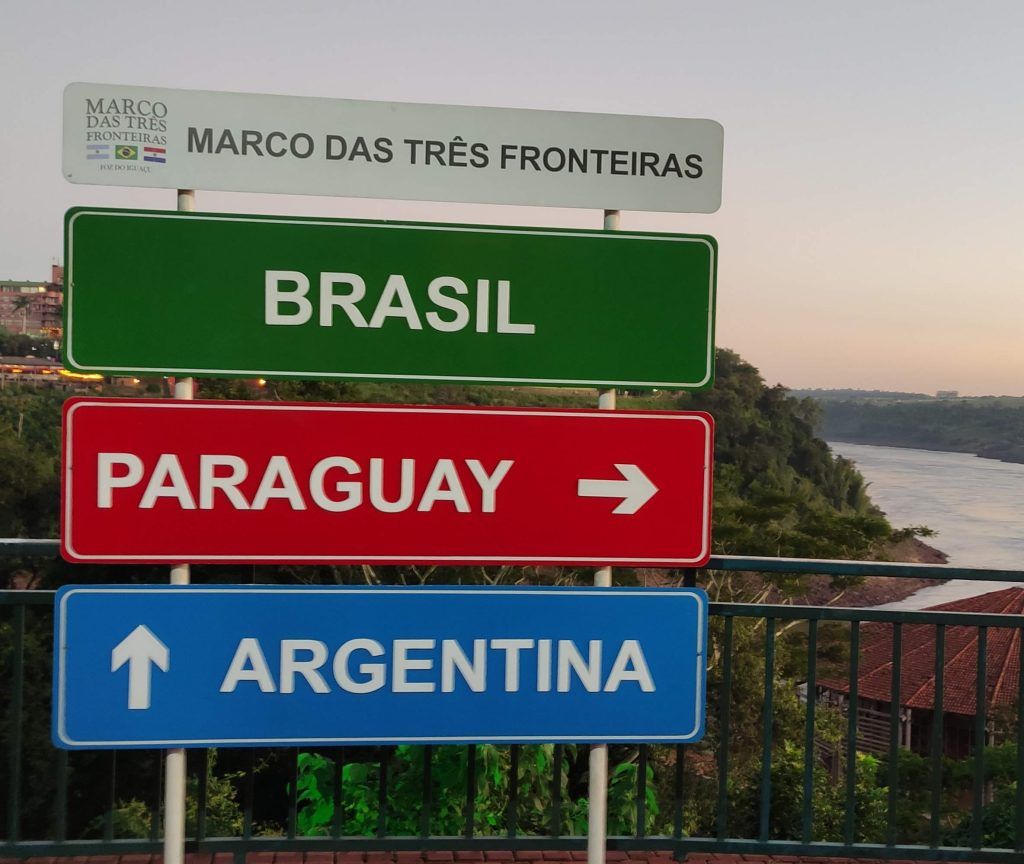 Marco de las 3 Fronteras en Iguazú