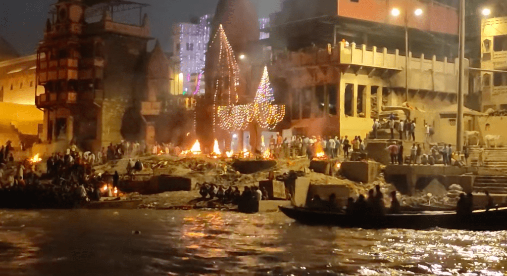 Cremación en los ghats de Varanasi