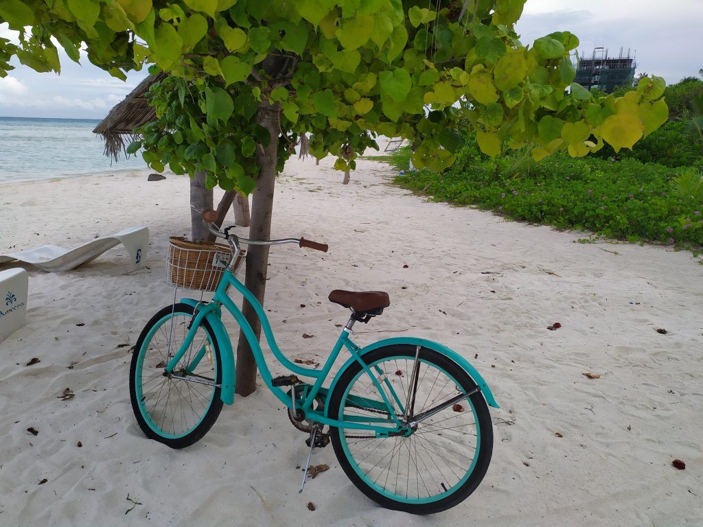 Paseo en bicicleta por la isla de Dhiffushi