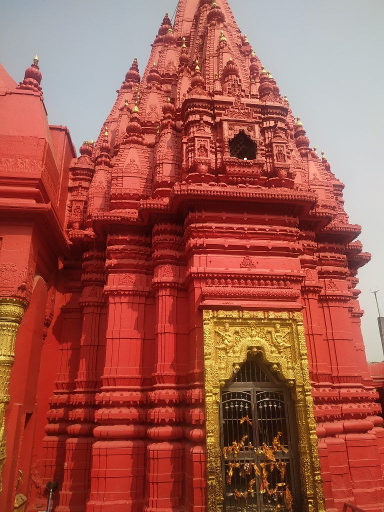 Templo rojo en Varanasi