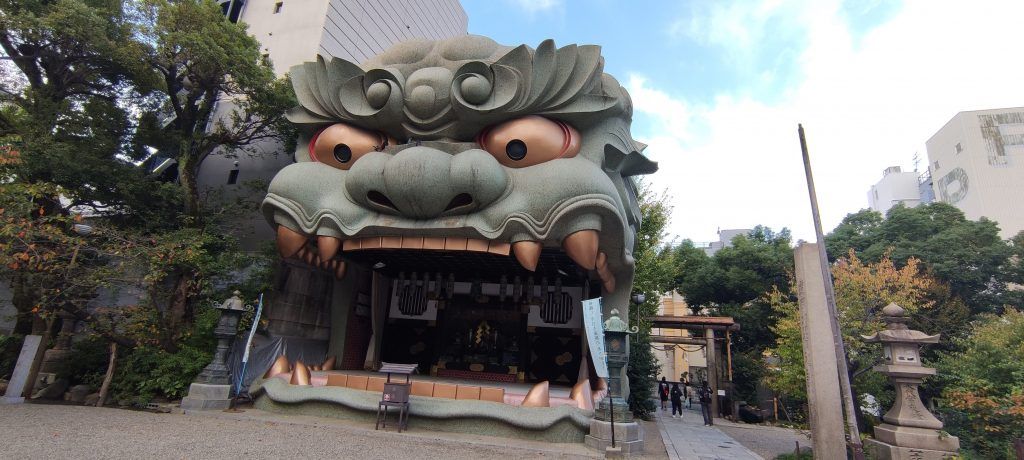 Santuario Yasaka Namba uno de los sitios qué ver en Osaka