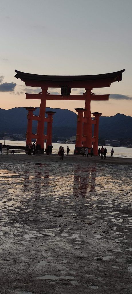 Tori del santuario de Itsukushima en Miyajima