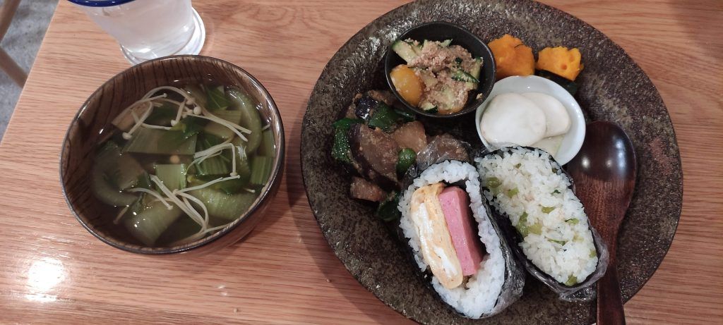 Desayuno tradicional japonés