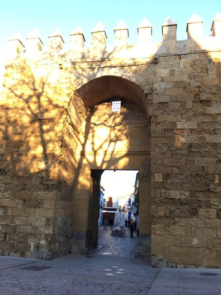 Puerta Almodóvar (Córdoba). 16 lugares qué ver en Córdoba imprescindibles.